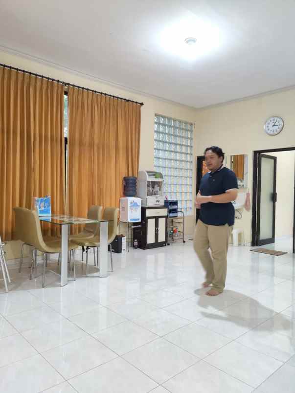 dijual villa jalan abdul gani atas