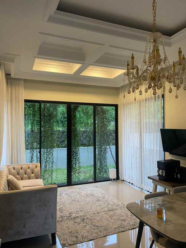 dijual villa jalan taman dayu