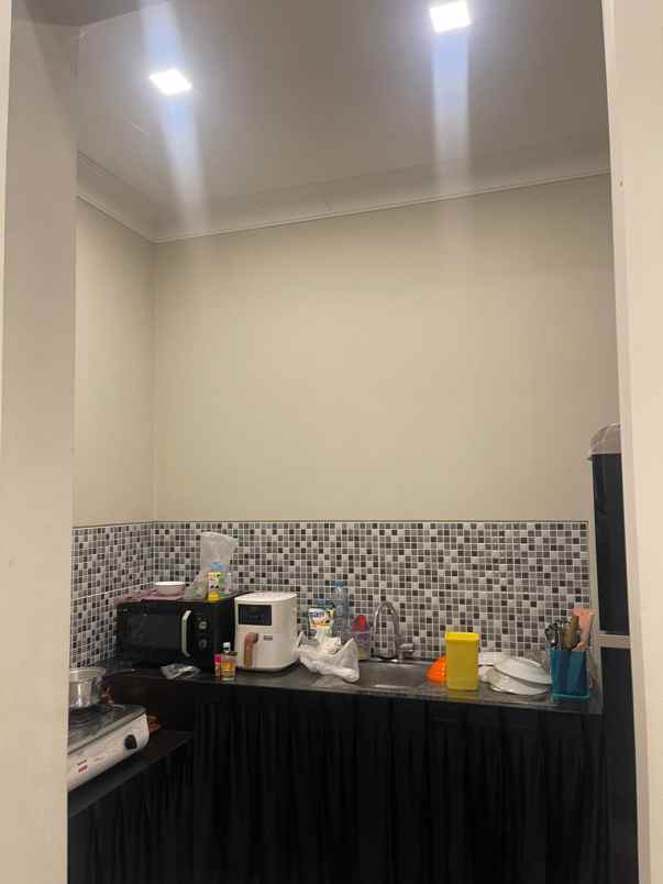 dijual villa jalan taman dayu