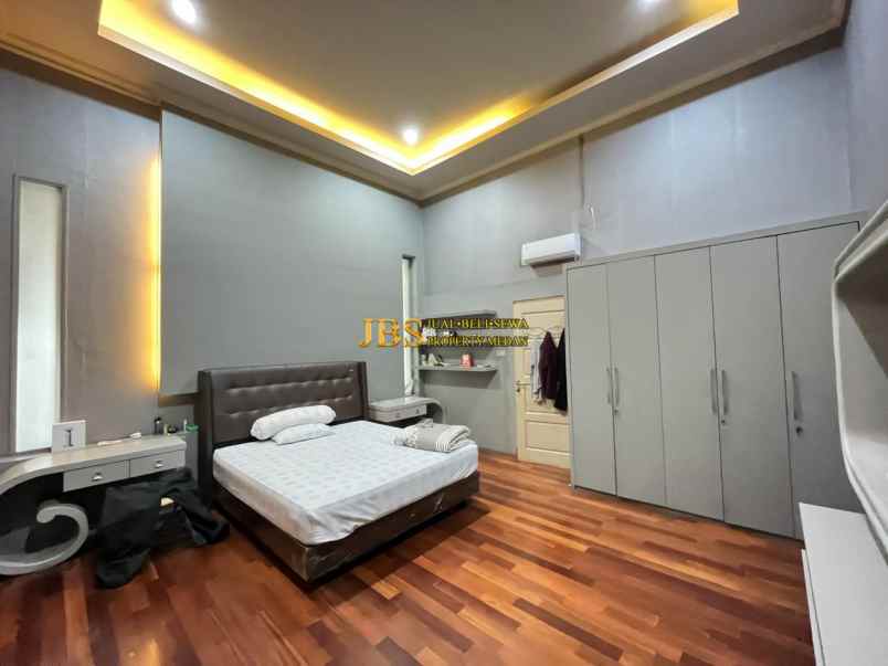 dijual villa komplek cemara asri