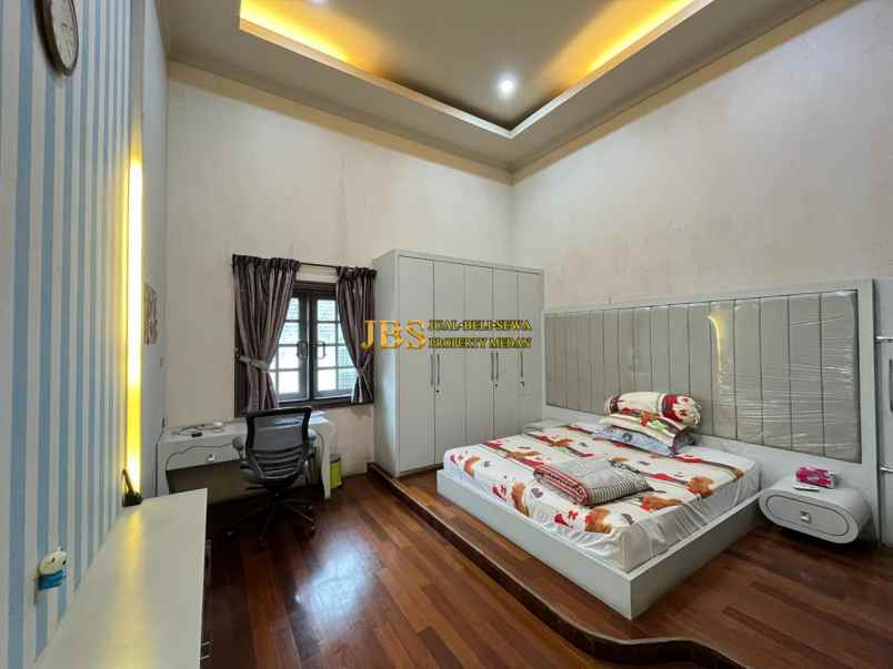 dijual villa komplek cemara asri