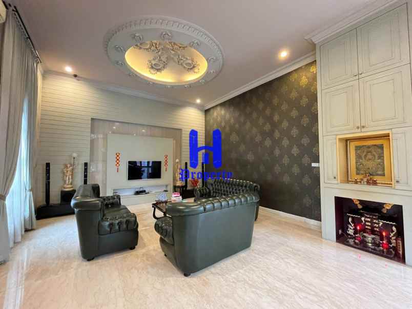 dijual villa komplek cemara asri