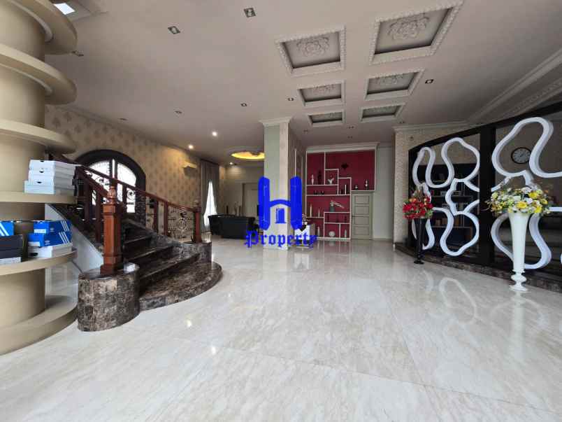 dijual villa komplek cemara asri