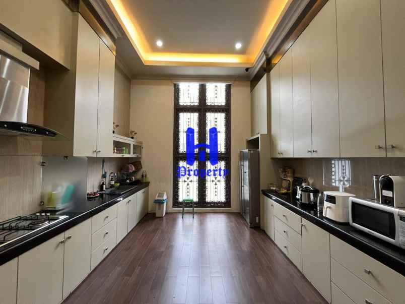 dijual villa komplek cemara asri