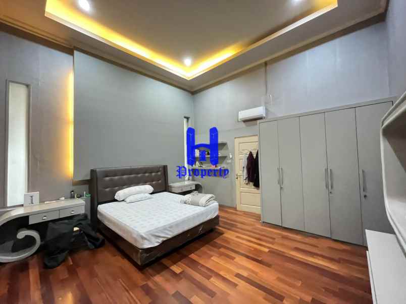 dijual villa komplek cemara asri