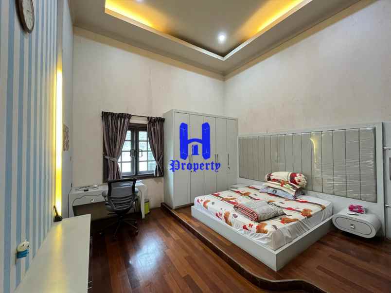 dijual villa komplek cemara asri