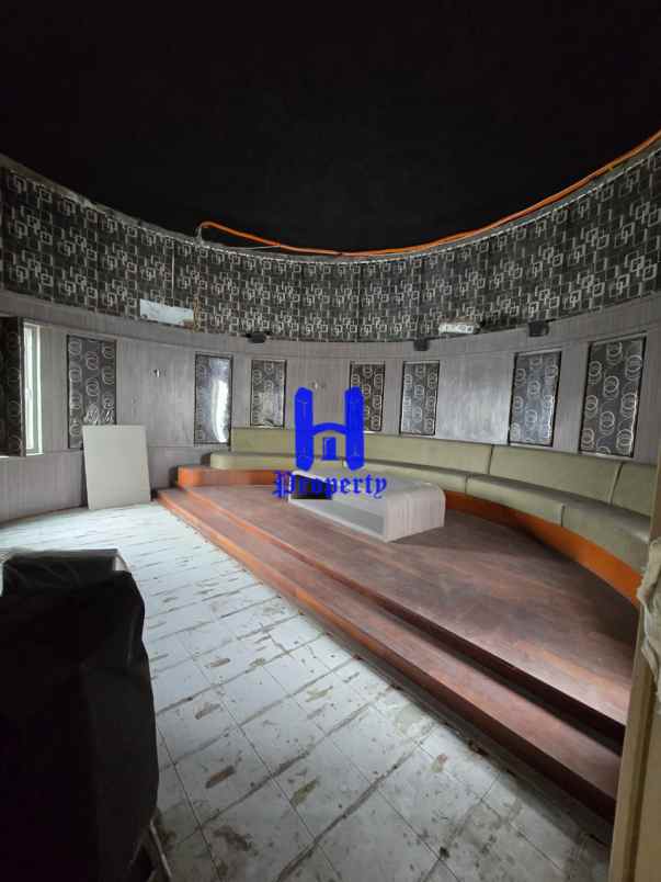 dijual villa komplek cemara asri