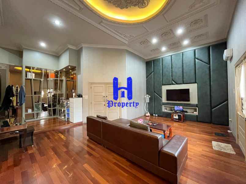 dijual villa komplek cemara asri