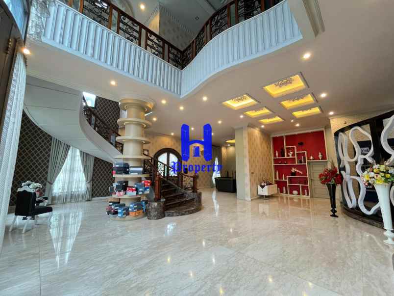 dijual villa komplek cemara asri