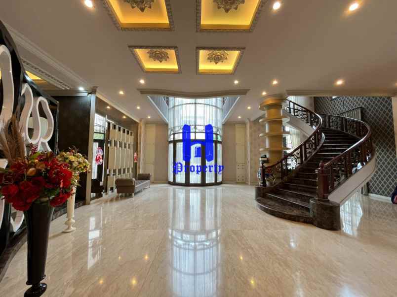 dijual villa komplek cemara asri