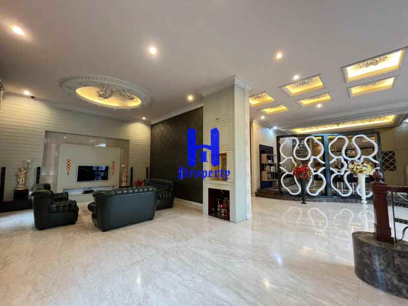 dijual villa komplek cemara asri