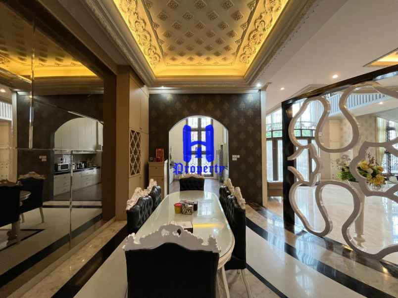 dijual villa komplek cemara asri