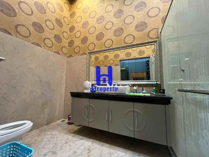 dijual villa komplek cemara asri