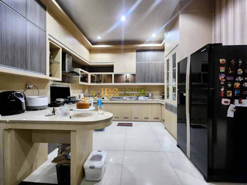 dijual villa komplek cemara asri jalan