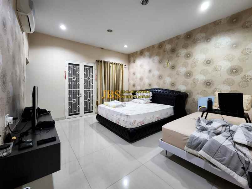 dijual villa komplek cemara asri jalan