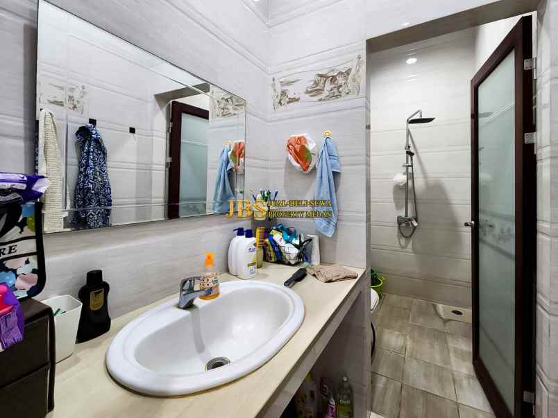 dijual villa komplek cemara asri jalan