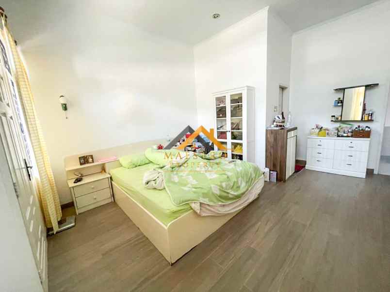 dijual villa komplek cemara hijau jalan