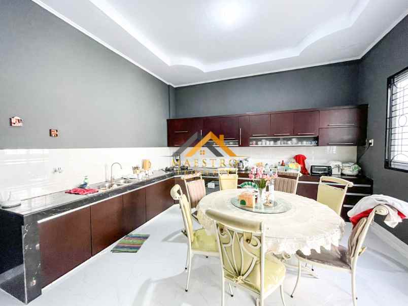 dijual villa komplek cemara hijau jalan