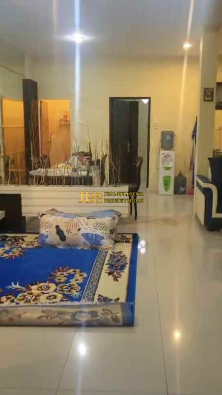 dijual villa komplek sinabung view