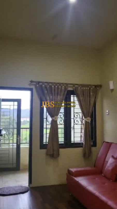 dijual villa komplek sinabung view