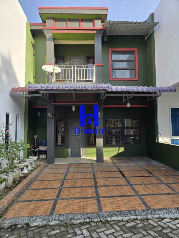 dijual villa komplek sinabung view
