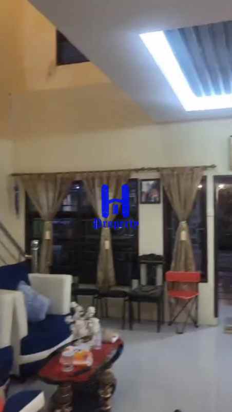 dijual villa komplek sinabung view