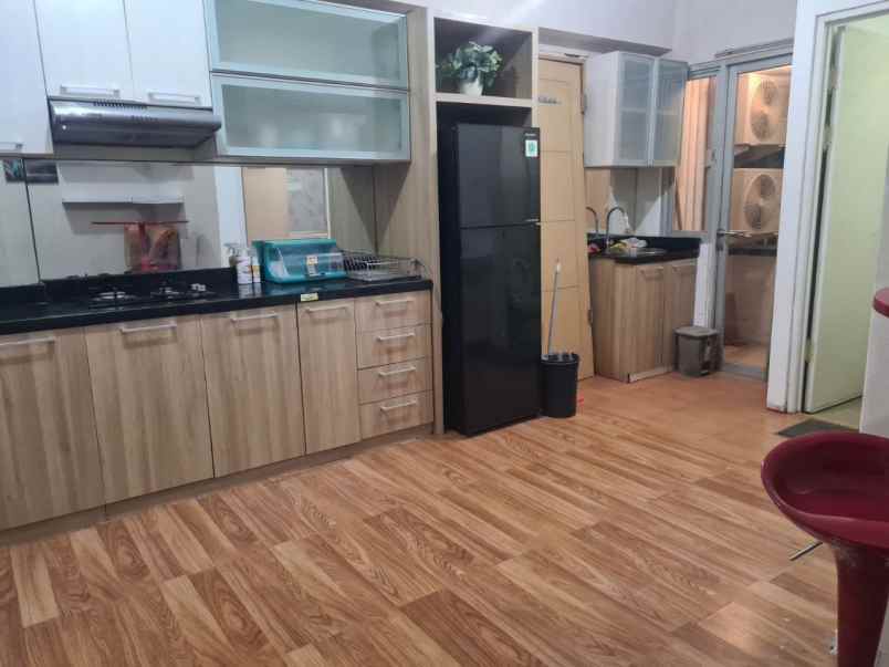 disewakan apartemen educity full furnish di tower yale