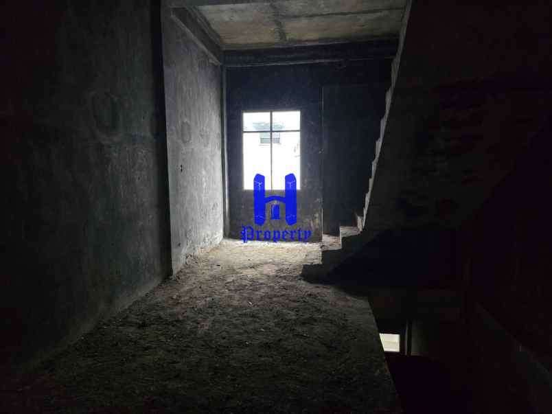 disewakan ruko gudang kantor komplek cbd polonia jalan
