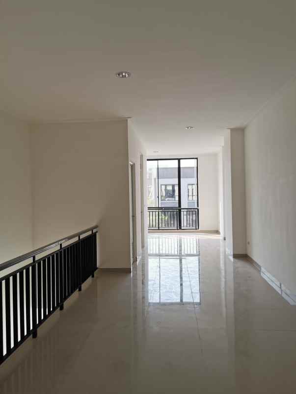 disewakan ruko milenial pik 2 lantai