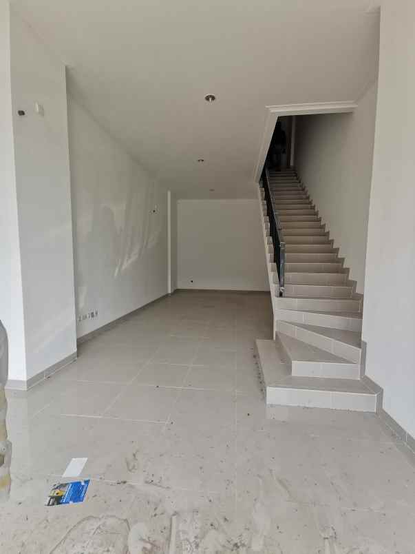 disewakan ruko milenial pik 2 lantai