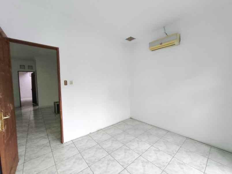 disewakan rumah 1 tingkat komplek cemara asri