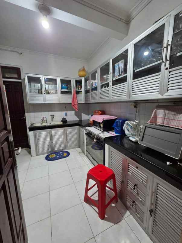 disewakan rumah full furnish di darmo harapan