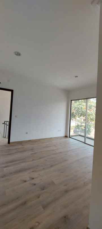 disewakan rumah golf island pik