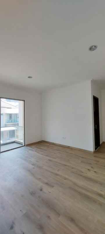 disewakan rumah golf island pik