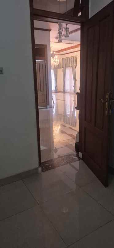 disewakan rumah kayu putih pulo gadung