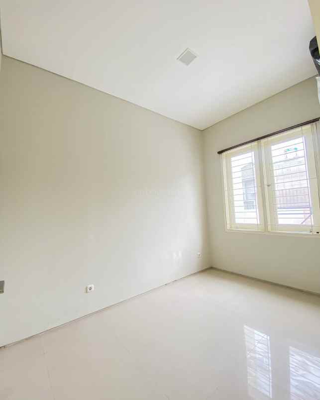 disewakan rumah pakuwon city