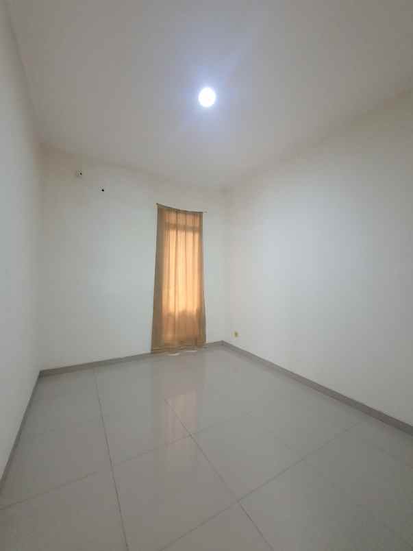 disewakan rumah suvarna sutera tangerang