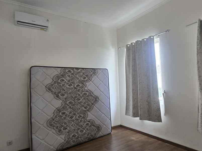 disewakan rumah suvarna sutera tangerang