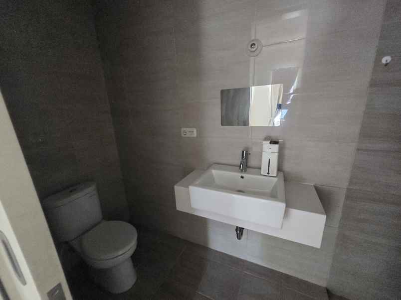 disewakan rumah suvarna sutera tangerang