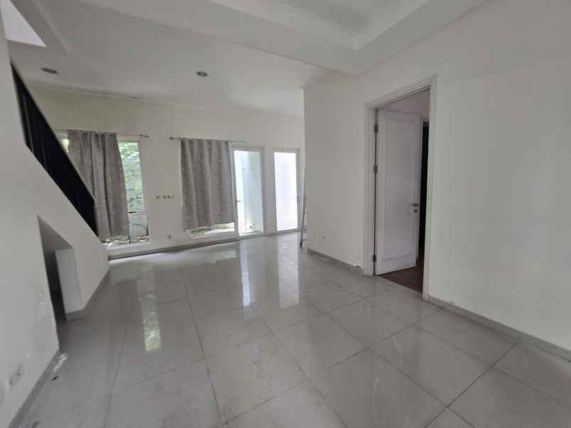 disewakan rumah suvarna sutera tangerang