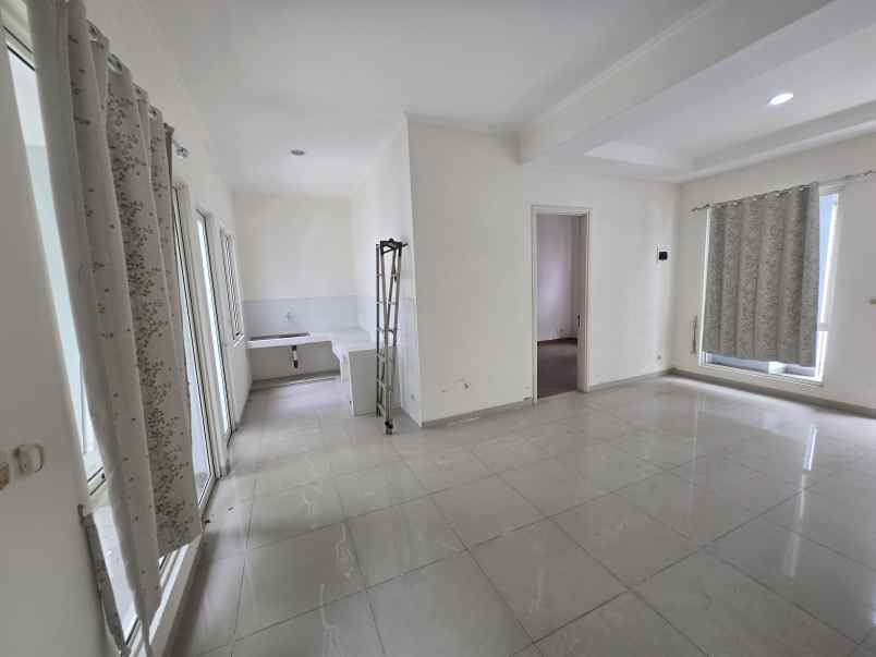 disewakan rumah suvarna sutera tangerang