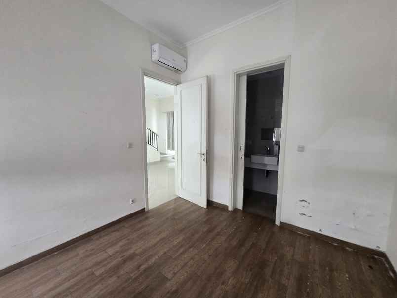 disewakan rumah suvarna sutera tangerang