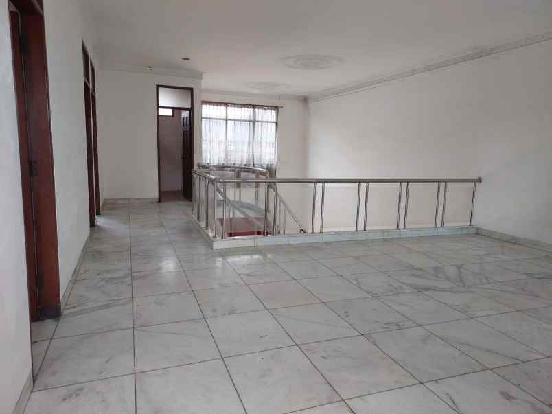 disewakan rumah taman modern