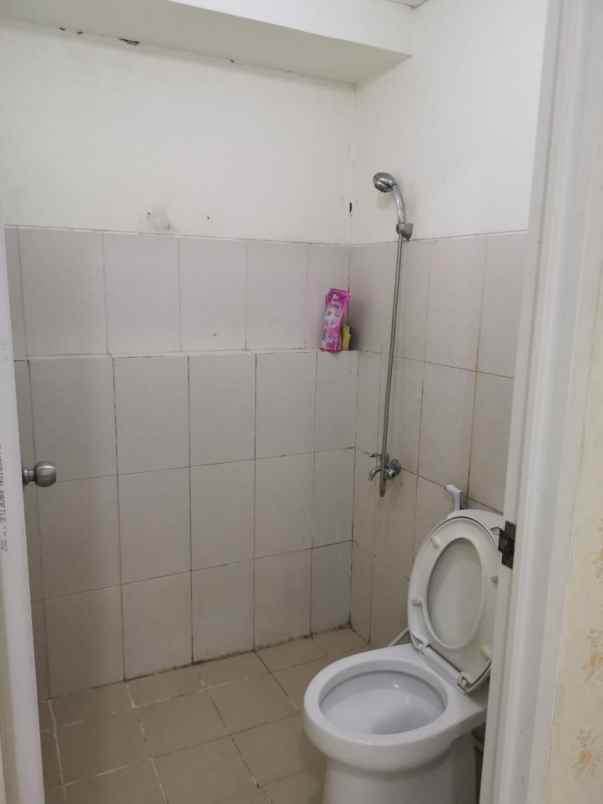 disewakan semi furnish apartemen educity tower yale