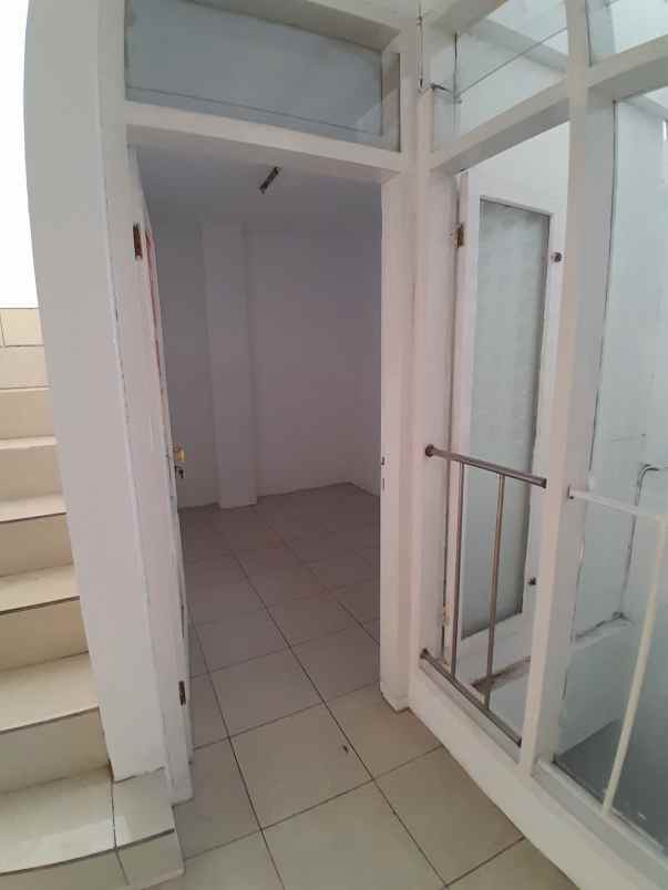 for rent ruko main road otista bandung