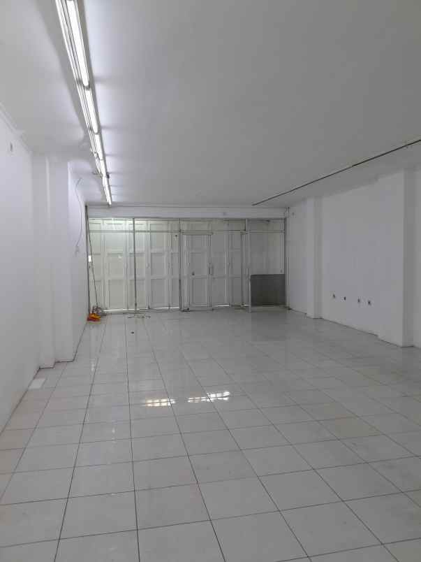 for rent ruko main road otista bandung