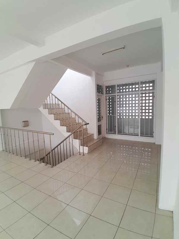 for rent ruko main road otista bandung