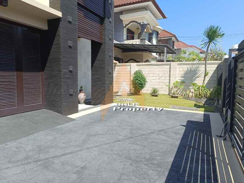 jual rumah mewah full furnished di renon
