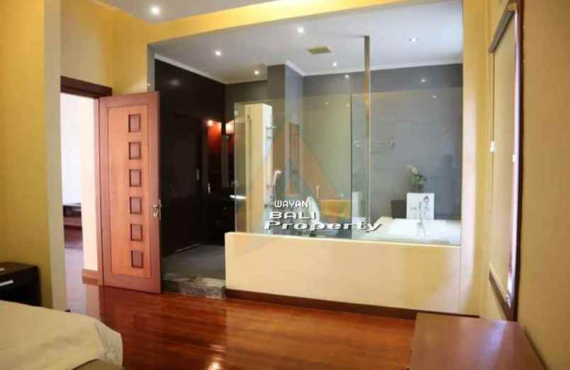 jual rumah mewah full furnished di renon