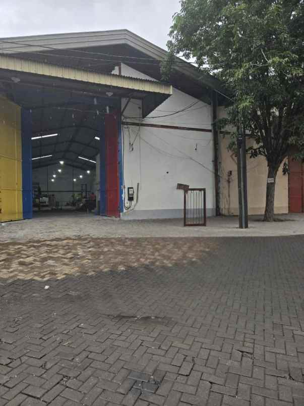 pergudangan margomulyo ada kantor 2 lantai